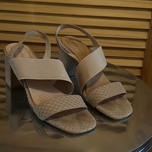 SLIP ON SANDAL WITH BLOCK HEEL